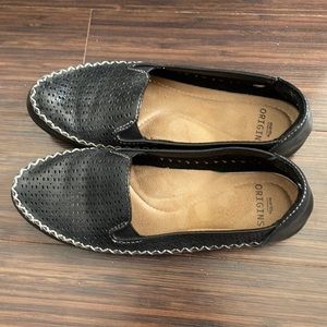 Earth origins black loafers